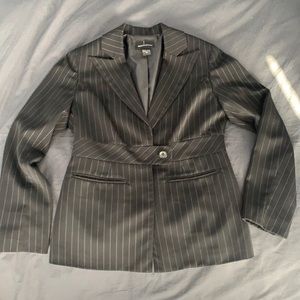 Moda International women’s business pant suit